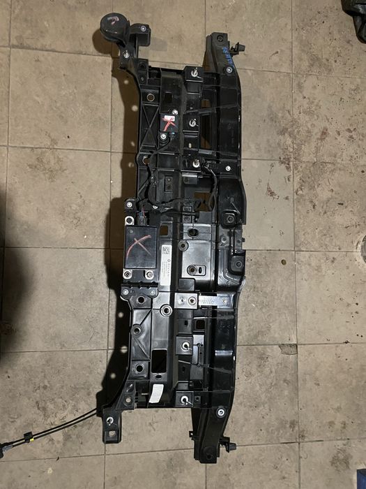 Телевізор , панель передня Rivian R1S R1T Gen1