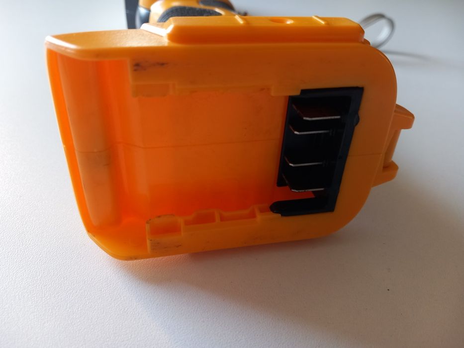 Akumulatorowa lampa robocza LED o jasności 2000 lumenów (1552)