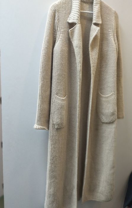 Довгий в’язаний кардиган молочного кольору