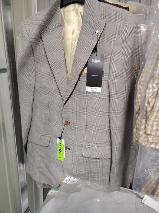 Mix paletes 500 ou 1000 unidades roupas para mulher e alguns para homens