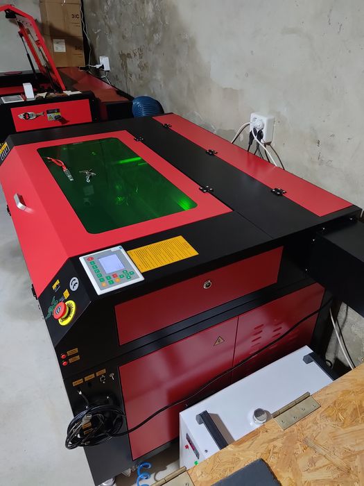 Máquina de Corte e Gravação a Laser CO₂ 100W – 90x60cm + Acessórios