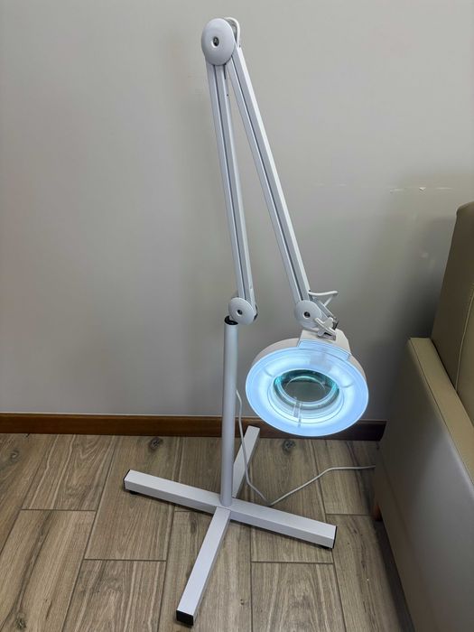 Lampa lupa stojąca