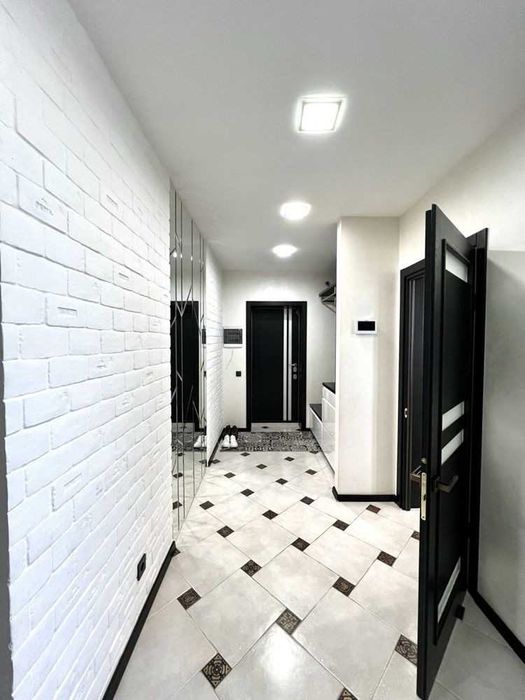 Продам 3 кімнатну квартиру з ремонтом по вул Відінська