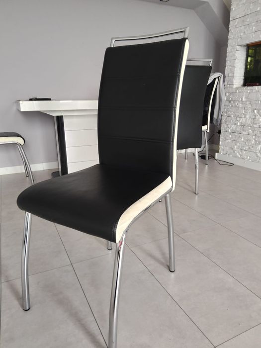 4 praktyczne krzesła w bardzo dobrym stanie