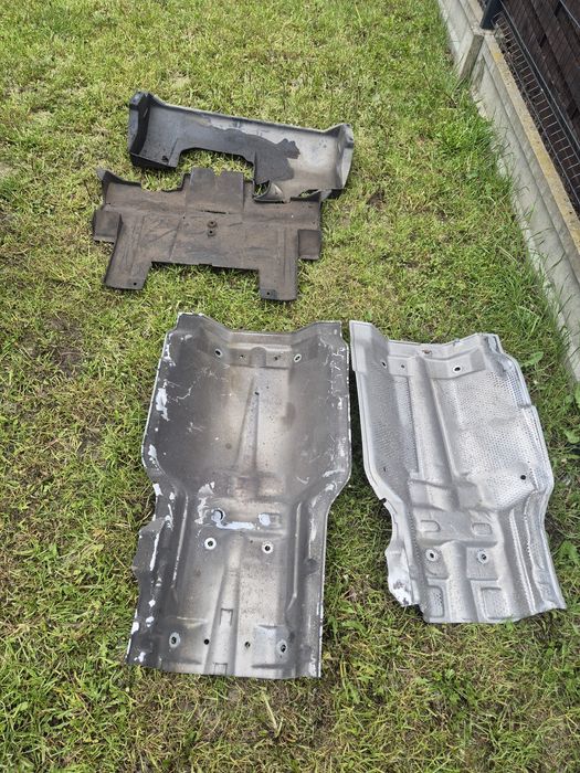 Bmw e34 m5 v8 oslony pod silnik oryginalne igla stan