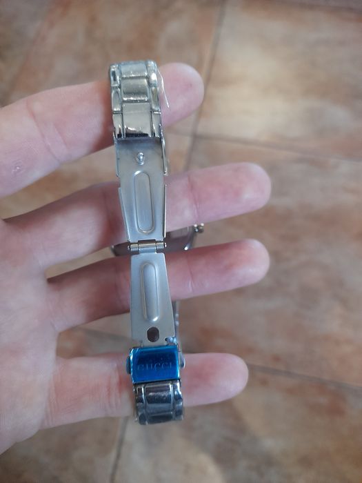 Часы женские Gucci