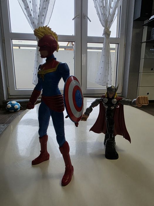 Figurki serii Marvel duże kolekcja