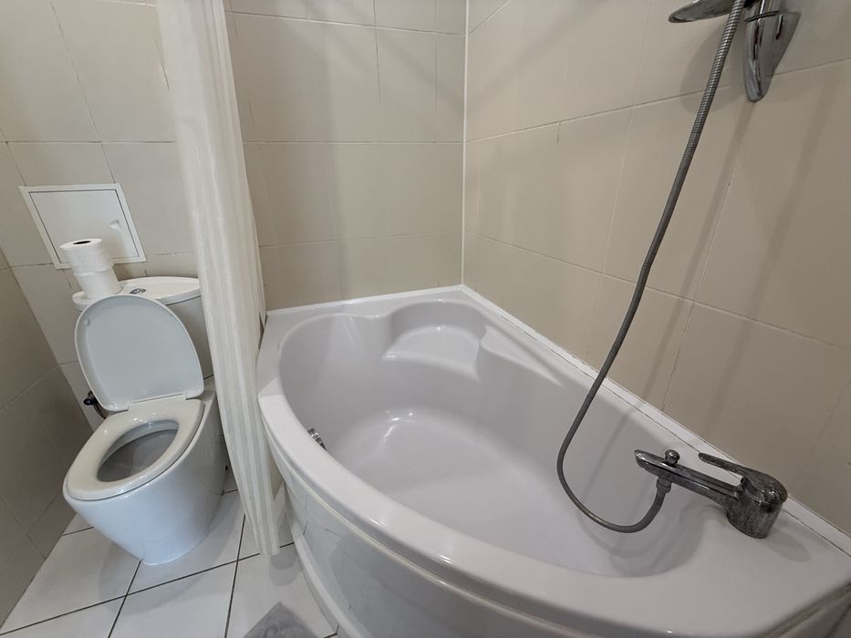 Подобово, Gulliver, Басейна 10, Хрещатик