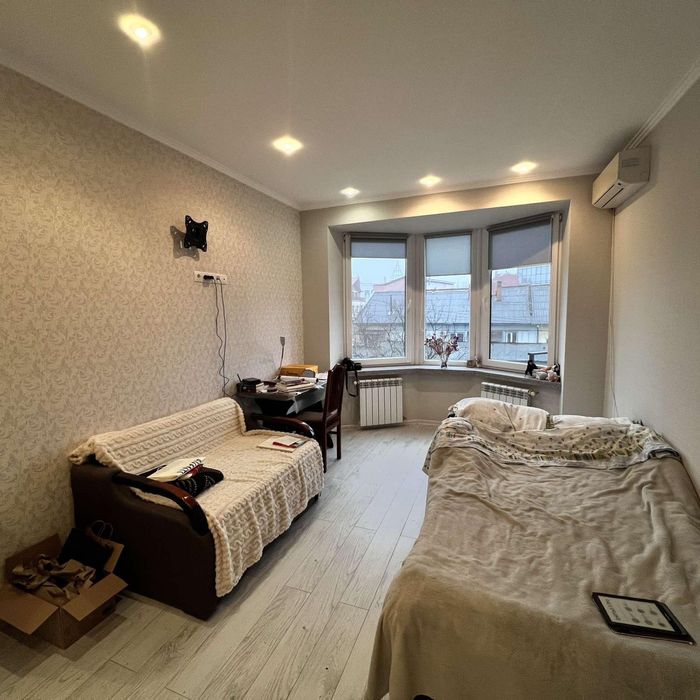 Продаж 1 кім., центр Новака — тиха вулиця, газове опалення.