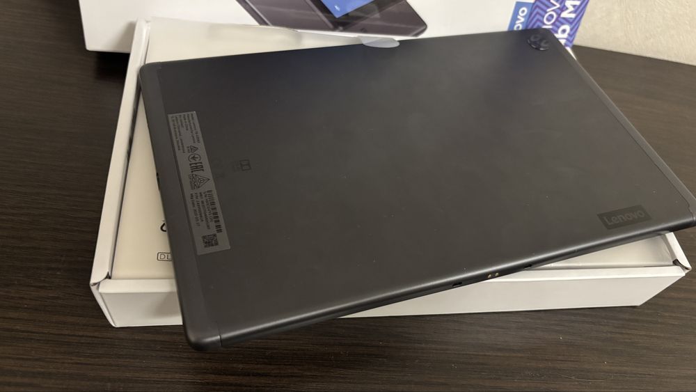 планшет Lenovo Tab M10 HD.