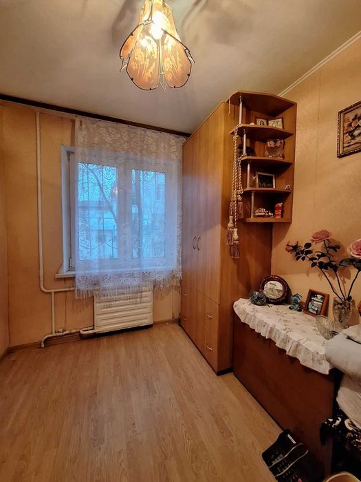 Продам 4 кімнатну квартиру.