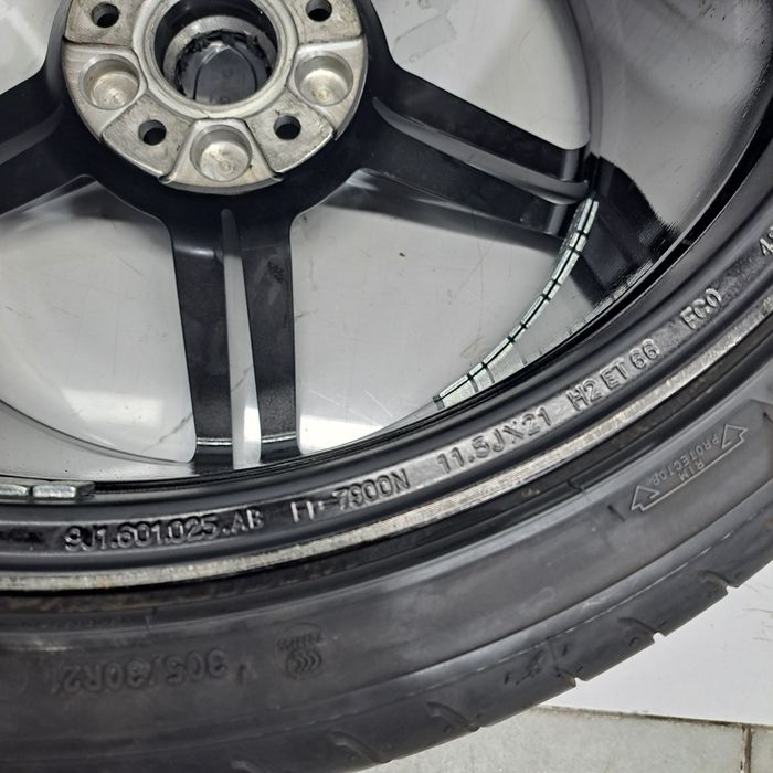 Jantes 21" Originais Porsche Taycan Turbo Mission E 5x130 com pneus