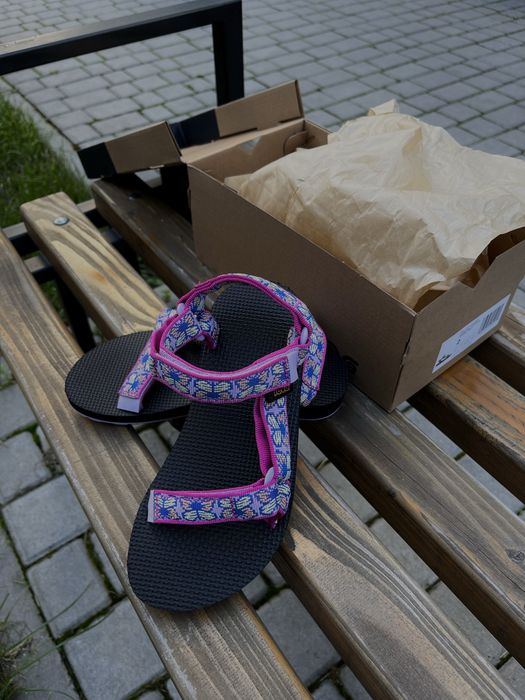 Продам дитячі,жіночі сандалі Teva