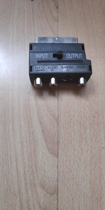 Cabo SCART com 2 RCA e 1 s-video e um adaptador SCART (input/output)