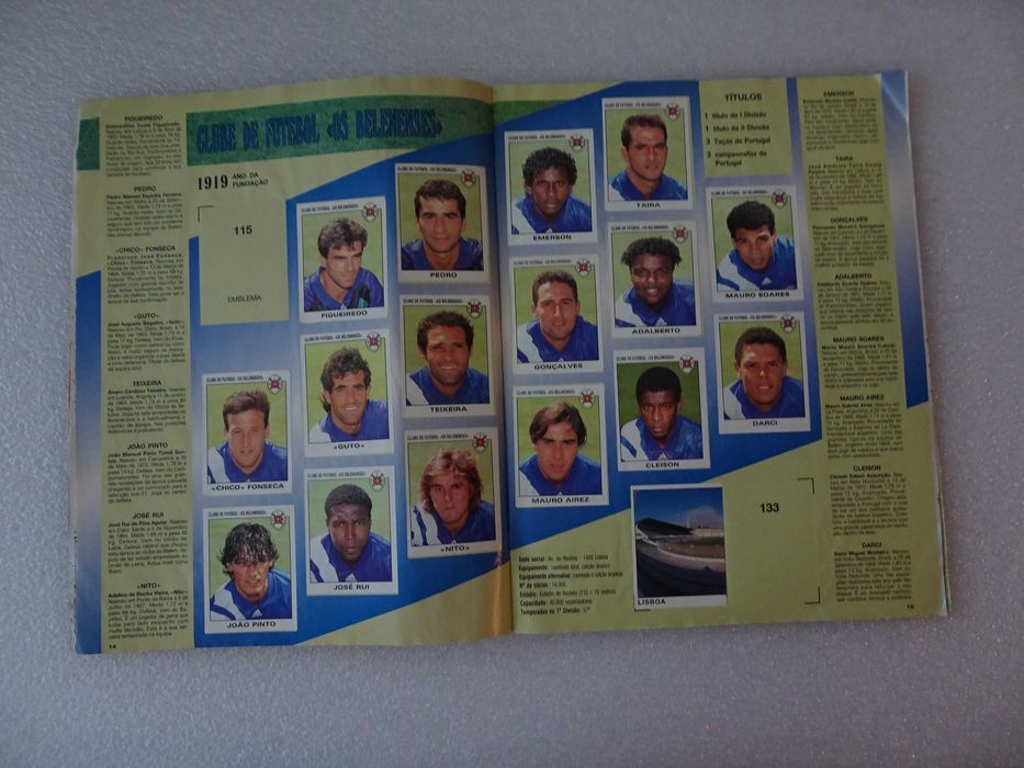 Caderneta de cromos de futebol - Futebol 93/94 Panini (tem 222 cromos)