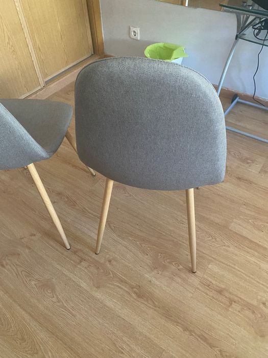 4 cadeiras de design em tecido
