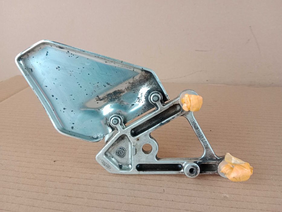 Aprilia Tuono RSV 1000 Mille Lewy Set Kierowcy Przód Podnóżek  02-05