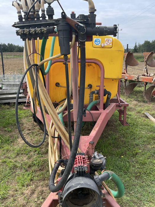 Opryskiwacz ciągany 1500l 15m Renal