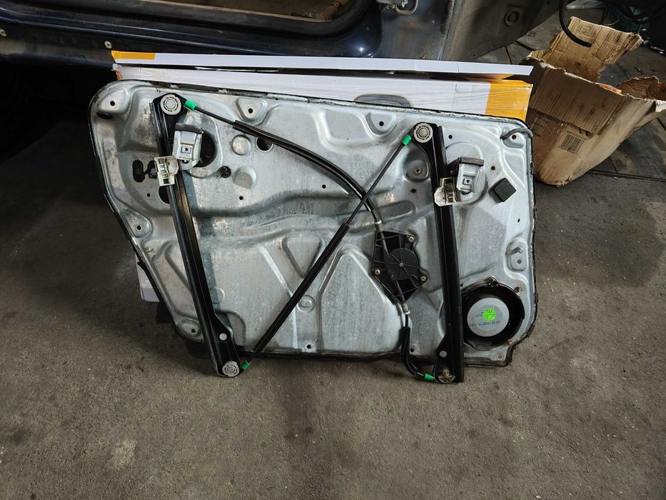 Podnośnik szyby prawy Passat B5 FL