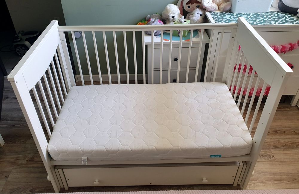 Łóżeczko dziecięce  z kołyską