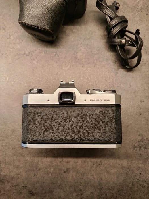 Pentax Spotmatic SP II + MC Helios 44M-4 58mm f/2 – M42