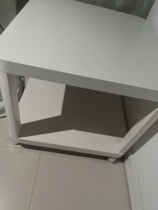 Mesas / moveis branco cada 25