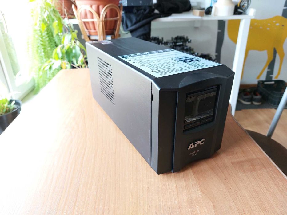 Zasilacz UPS APC Smart-UPS 750VA SMT750I (bez aku)
