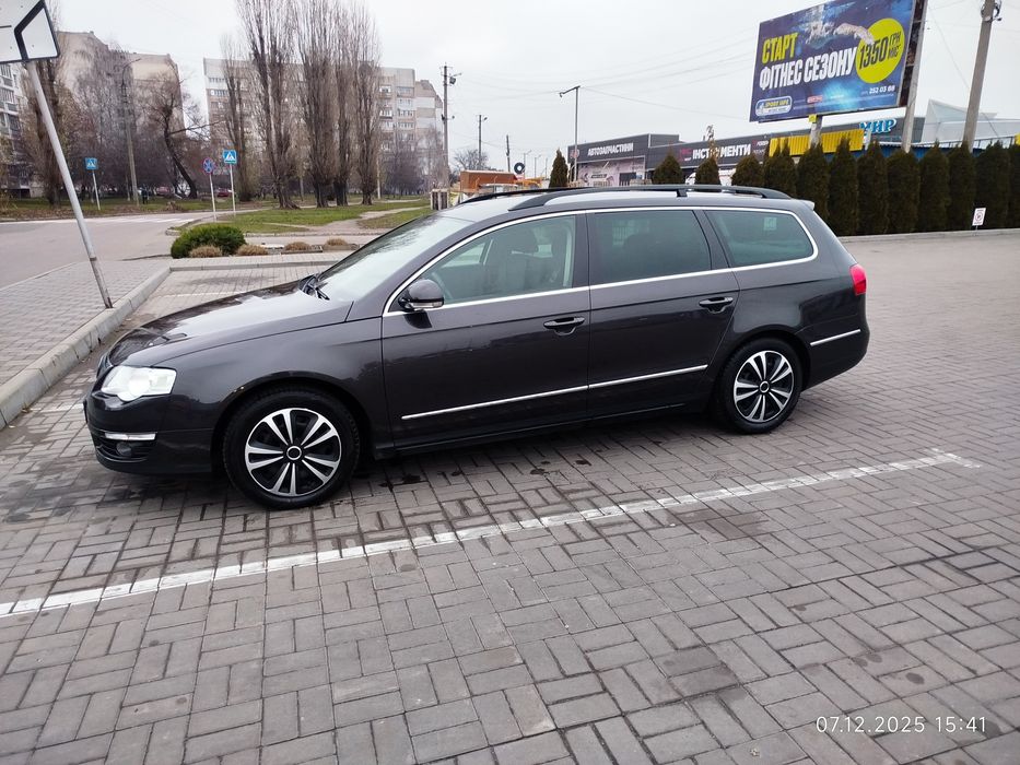 Кто ищет хлам по 6500, 7500, 5500 пройдите мимо, это машина не для Вас. Продам Фольксваген Пассат B6 , 2010 г, радной пробег 195000 км , привезено с Германии 2 месяца назад, первый и единственный хозяен в Украине я, 
Машина полностью в родном состояние, 
Это капсула времени . 
Кто хочет действительно машина состоянии нового автомобиля только тогда можно посмотреть, 
Цена Выше конкурентов из за качества автомобиля, 
Не спешу продавать, торг не предлагать ,
+ Комплект резины continental с дисками