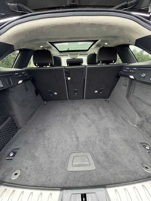 Jaguar F-PACE      2020