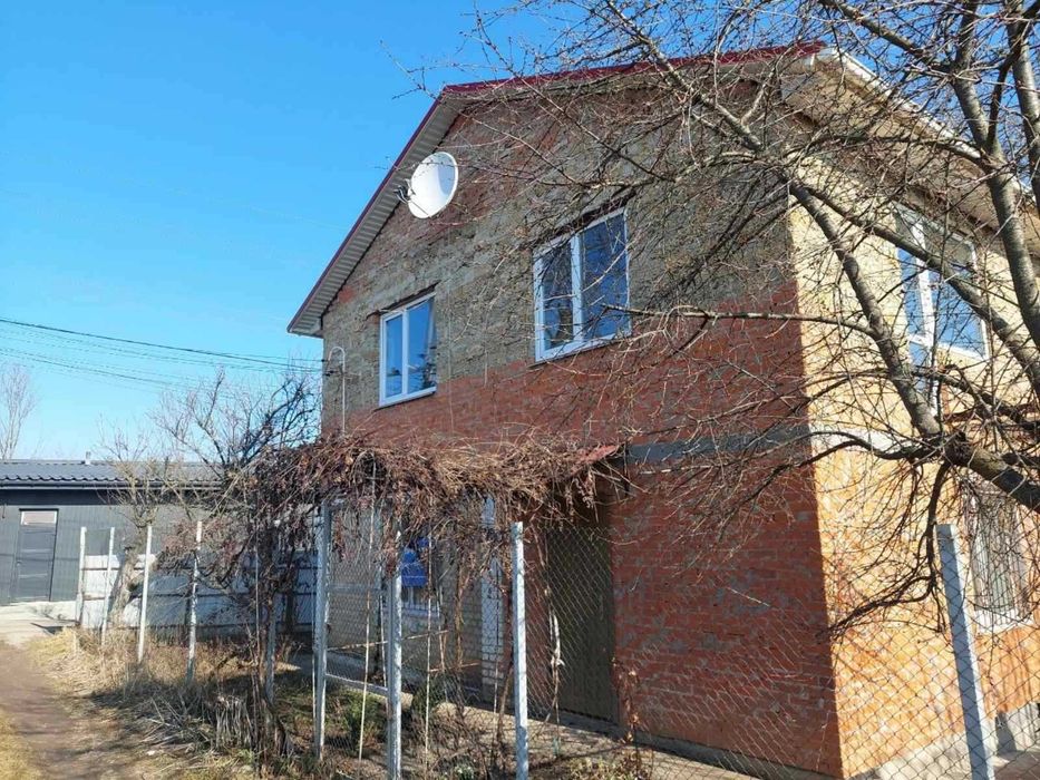 Продам 2-х поверховий будинок в р-ні Березина 3449