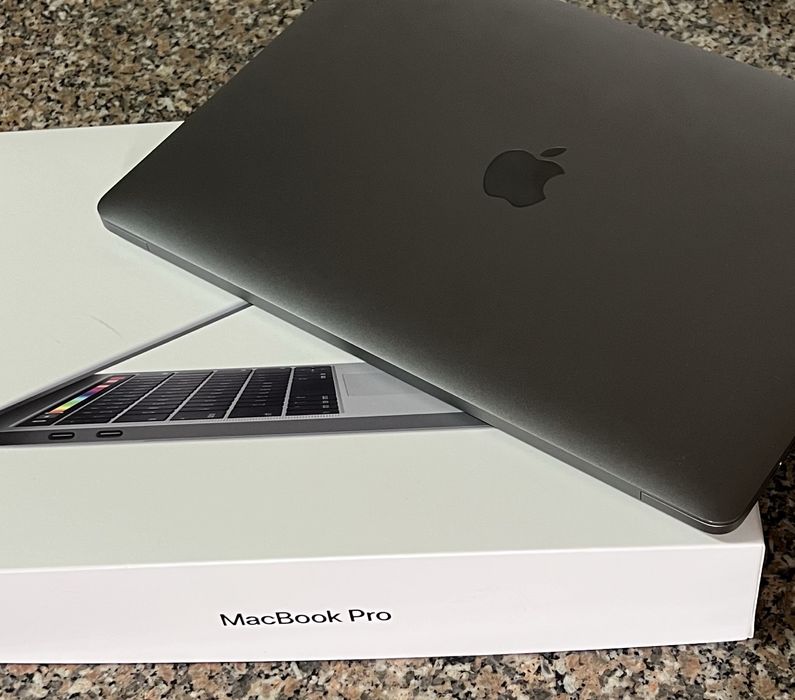 MacBook Pro 13’ 2019, 2,4 GHz / 8GB / 500GB com Acessórios