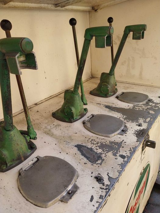 Cabine dispensador óleo Castrol