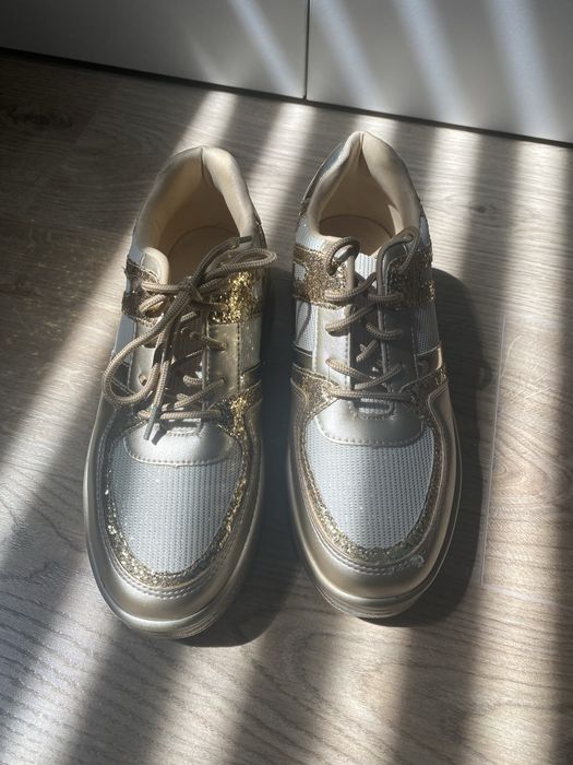 Nowe złote buty na grubszej podeszwie 38