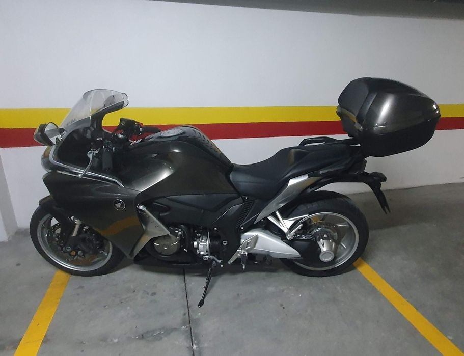 Honda VFR1200F 19.900 KMS