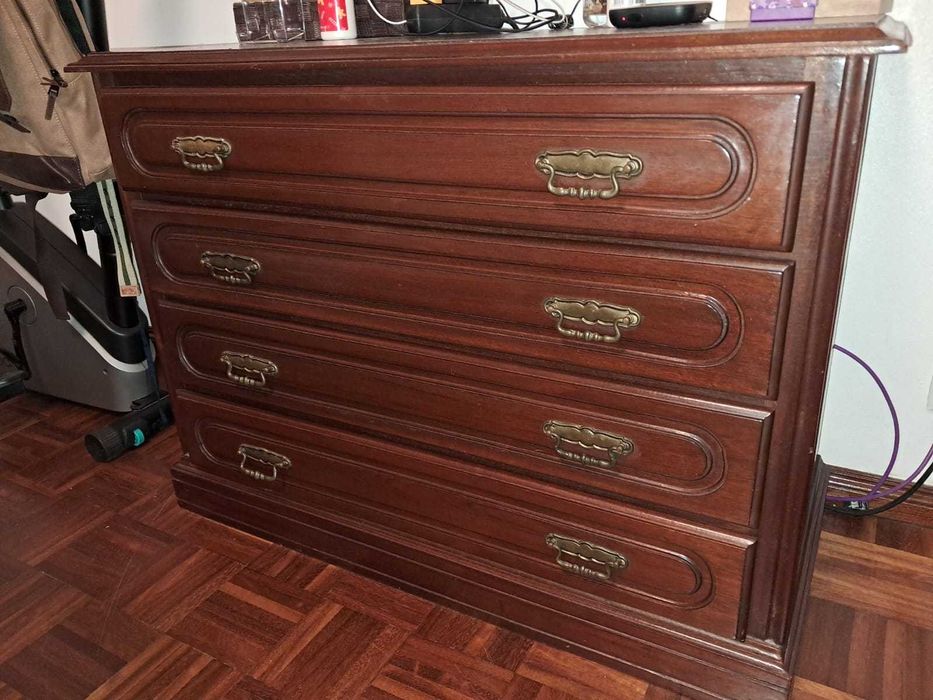 Conjunto comoda e duas mesinhas em mogno