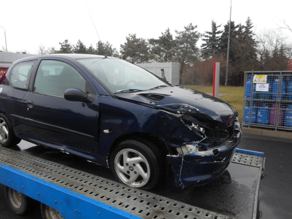 Peugeot 206,zwykły diesel 1,9,przeznaczony na części,granatowy