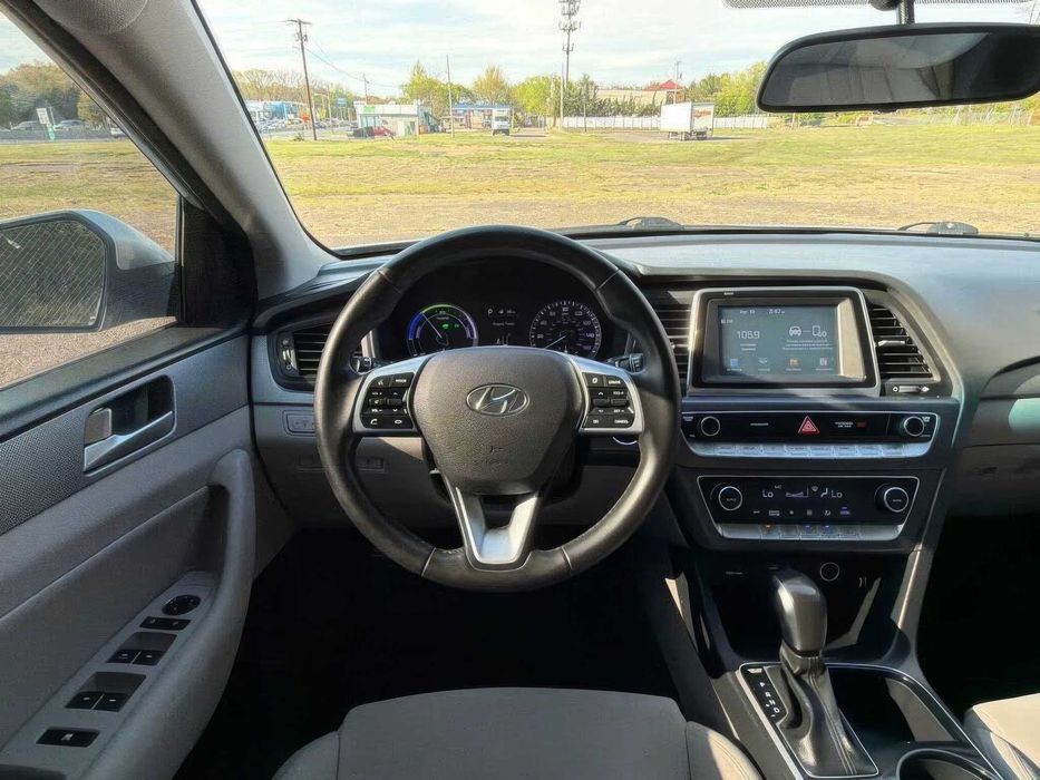 Hyundai Sonata Hybrid Limited      2017