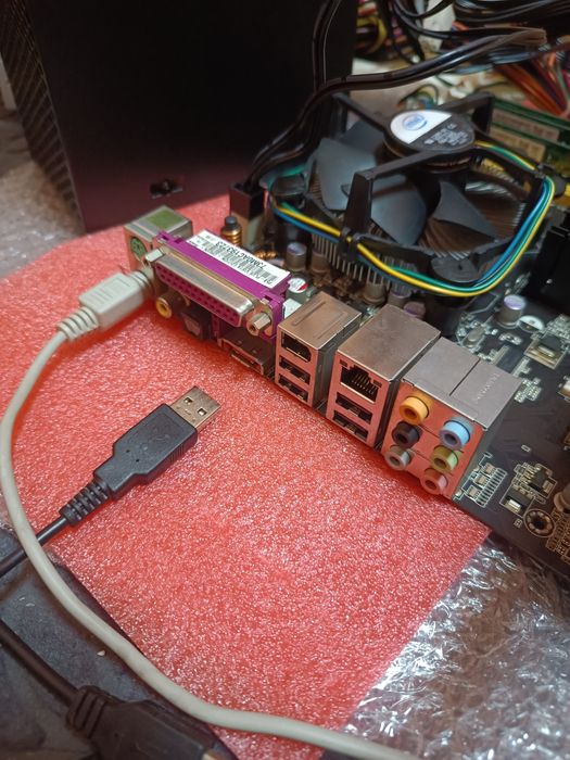 Motherboard Asus P5B-Plus Intel Q9300 6GB RAM Gráfica AMD