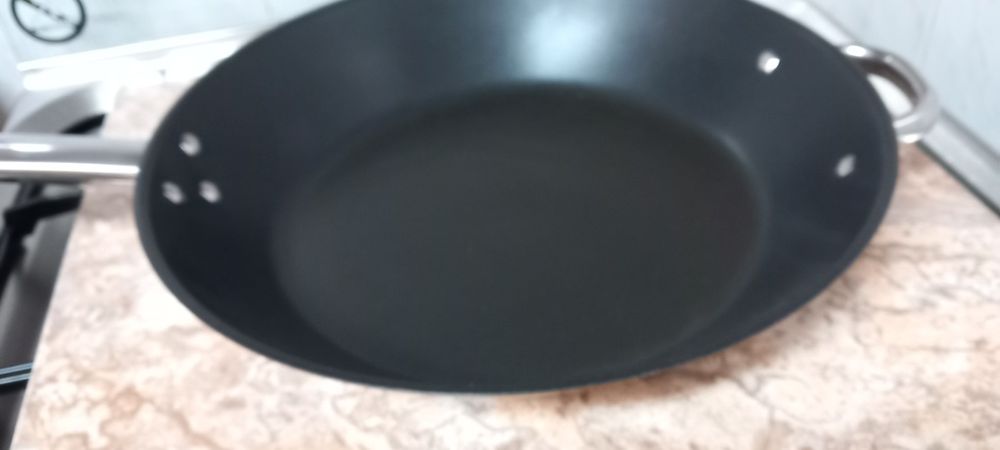 Frigideira antiaderente com tampa anti salpicos