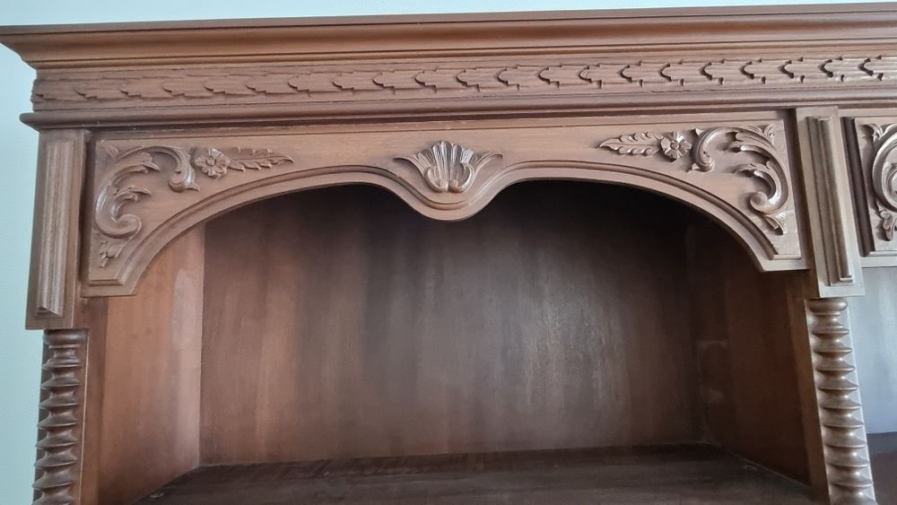 Móvel de sala antigo, em mogno