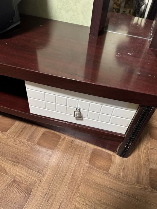 Продам тумбу / стінку під телевізор (італійська ДСП)