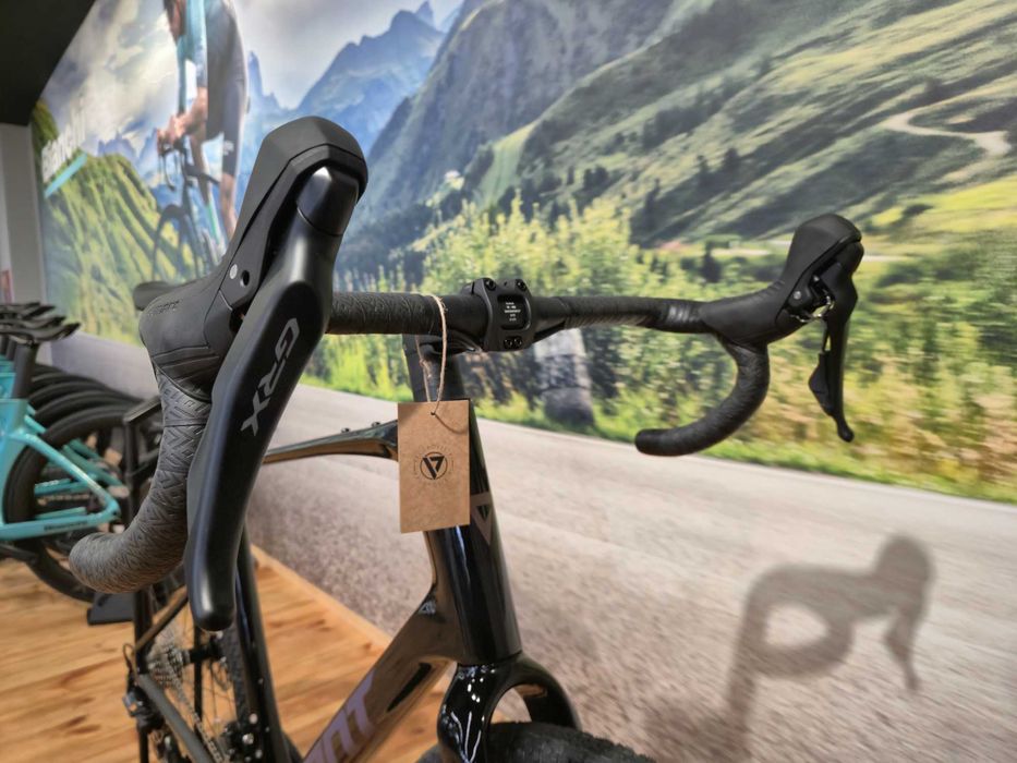 Nowy rower gravelowy GIANT Revolt Advanced 2 VELOPOLIS