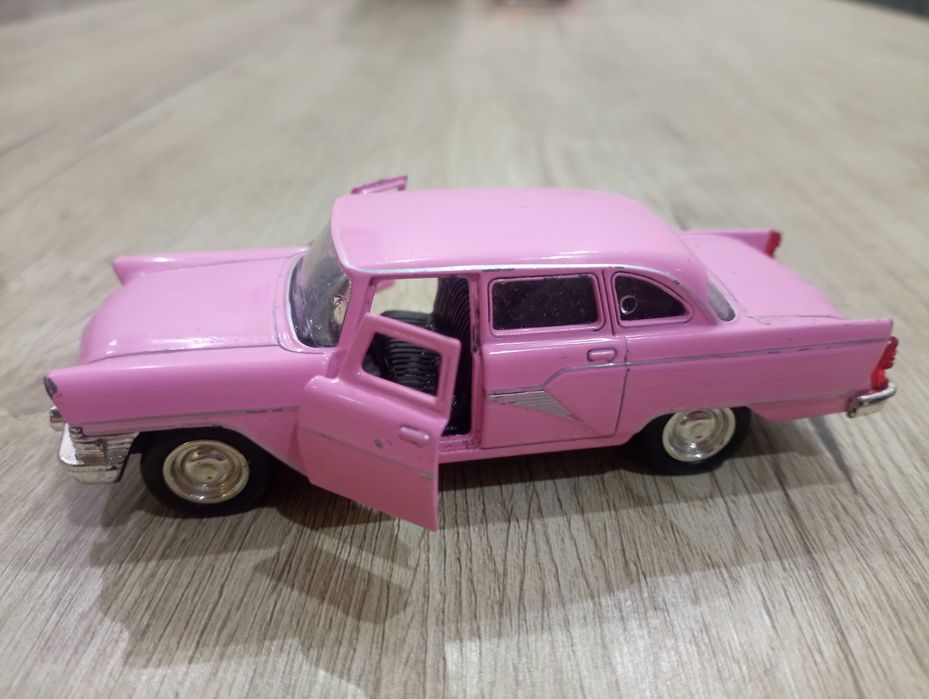 Колекційна металева машинка