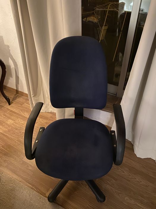 Cadeira de escritorio com rodas