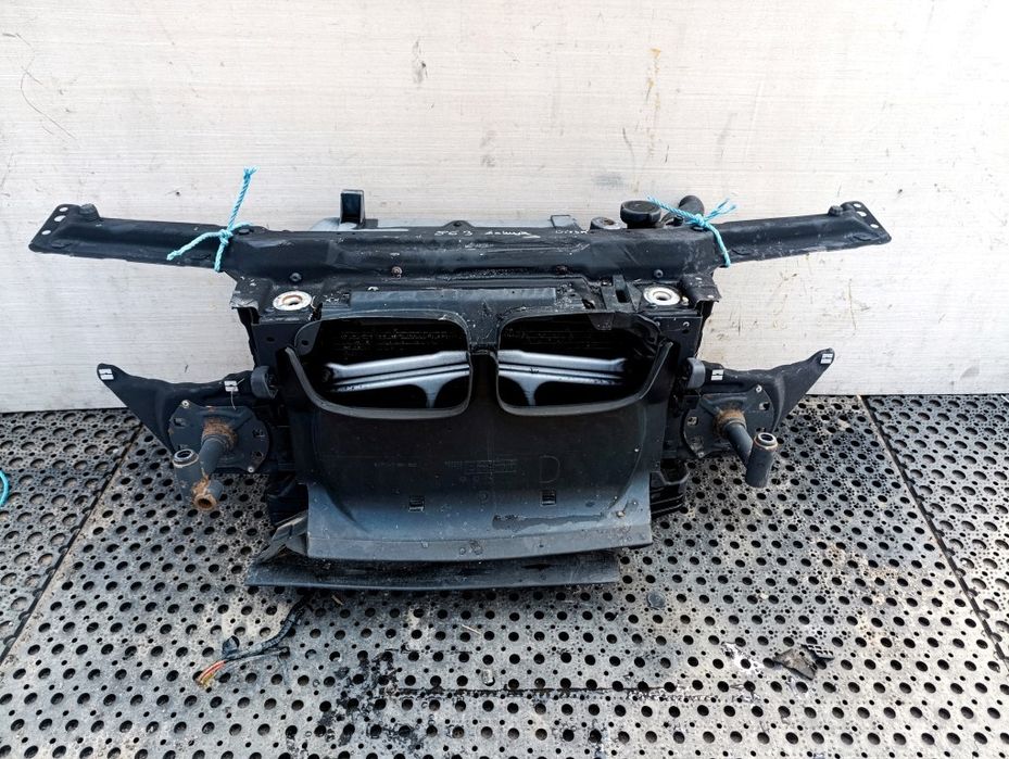 Bmw 318 E46 Coupe 1.9B Pas Przedni Komplet Automat Żaluzja