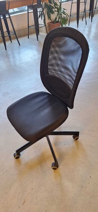 Cadeiras & Candeeiros de Mesa - Liquidição de Escritório