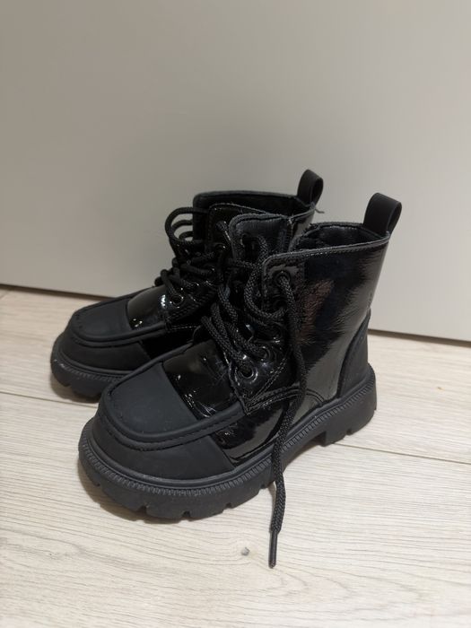 Весняні черевики для дівчинки