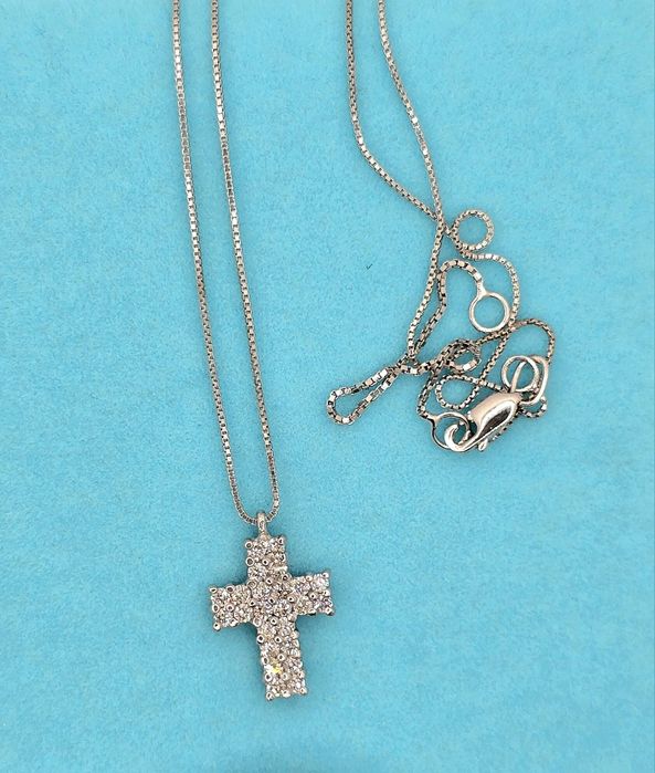 Подвеска с цепочкой и бриллиантами