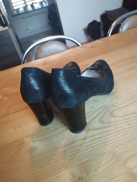 Buty na obcasie, błyszczące 41