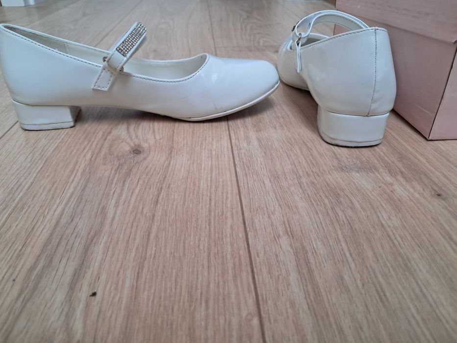 Buty białe obcas r 37